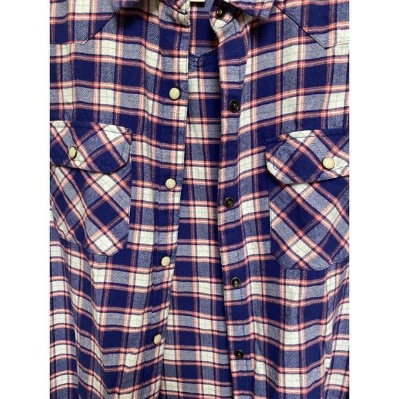 Forever21 flannel shirt with pearl snap buttons - Picture 2 of 5